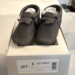 Freshly picked city mocc triangles size 3